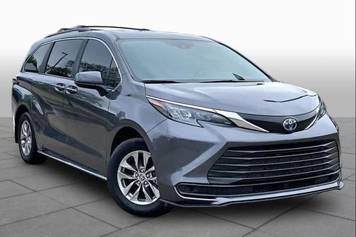 Magnetic Gray Metallic 2025 Toyota Sienna LE