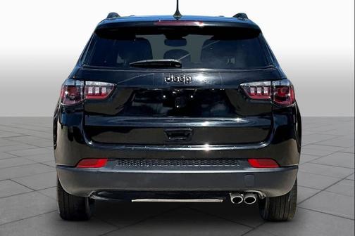 Diamond Black Crystal Pearlcoat 2022 Jeep Compass Latitude