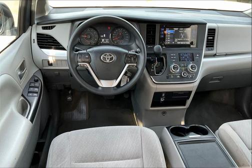 2017 Toyota Sienna LE