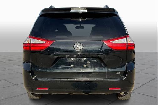 2017 Toyota Sienna LE