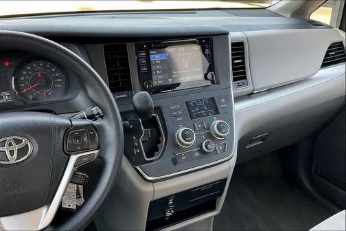 2017 Toyota Sienna LE