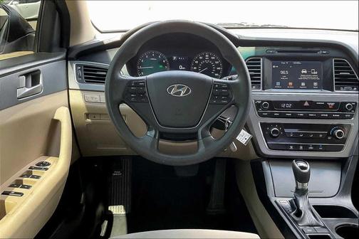 2017 Hyundai SONATA SE