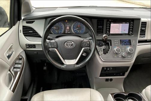 2020 Toyota Sienna XLE Premium