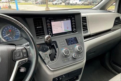 2020 Toyota Sienna XLE Premium