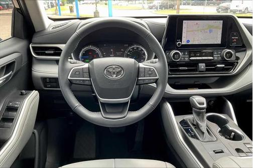 2024 Toyota Highlander Hybrid XLE
