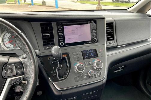 2018 Toyota Sienna SE