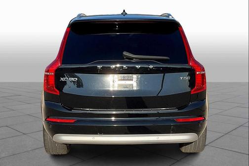 2022 Volvo XC90 T5 Momentum