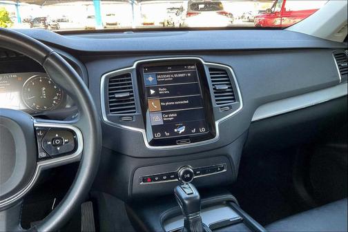 2022 Volvo XC90 T5 Momentum