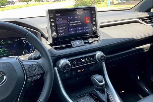 2022 Toyota RAV4 Hybrid SE