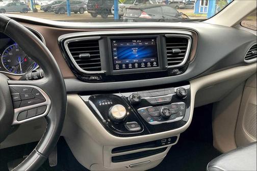 2018 Chrysler Pacifica Touring-L