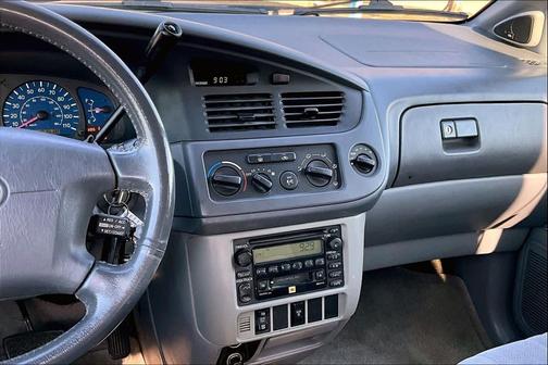2003 Toyota Sienna LE