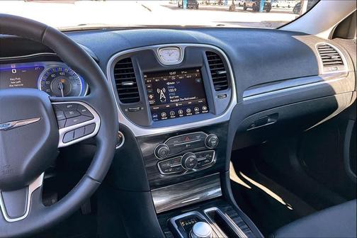 2018 Chrysler 300 Touring