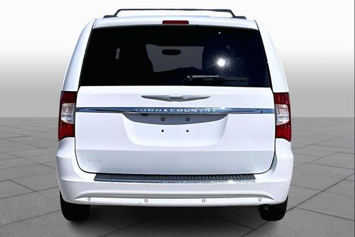 2016 Chrysler Town & Country Touring-L