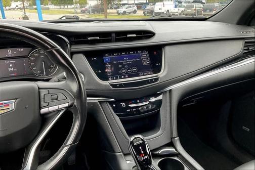 2022 Cadillac XT6 Luxury FWD