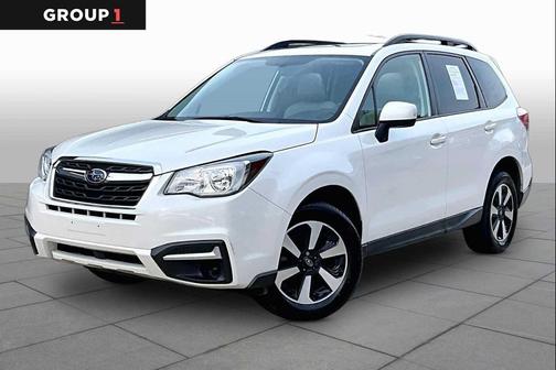 Crystal White Pearl 2017 Subaru Forester 2.5i Premium