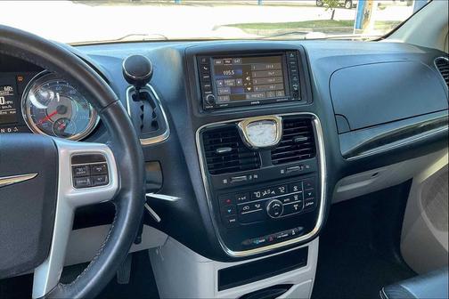 2014 Chrysler Town & Country Touring
