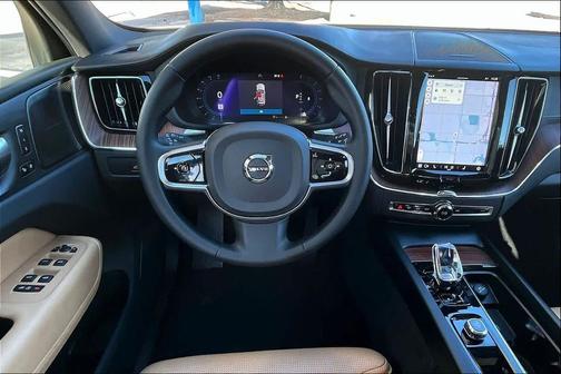 2023 Volvo XC60 B6 Ultimate Bright Theme