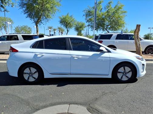 2022 Hyundai IONIQ Hybrid SE