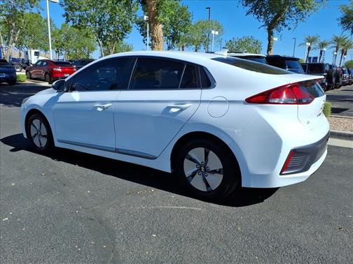 2022 Hyundai IONIQ Hybrid SE