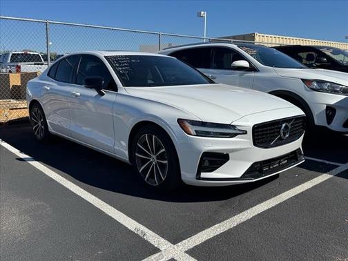 2022 Volvo S60 B5 Momentum