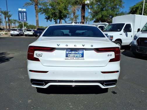 2022 Volvo S60 B5 Momentum