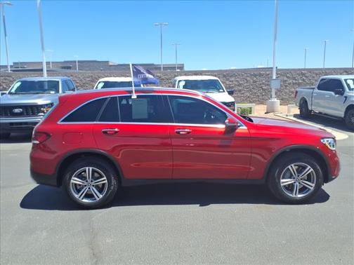 MANUFAKTUR Cardinal Red Metallic 2022 Mercedes-Benz GLC 300 Base