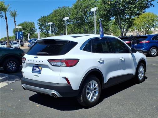 Oxford White 2022 Ford Escape SE