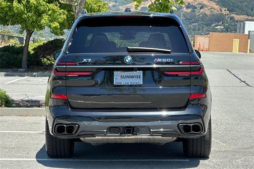 2023 BMW X7 M60i