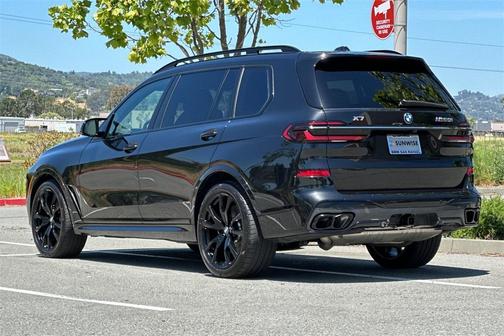 2023 BMW X7 M60i