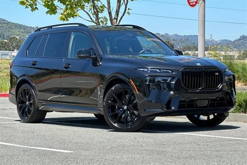 2023 BMW X7 M60i