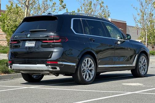 2025 BMW X7 xDrive40i