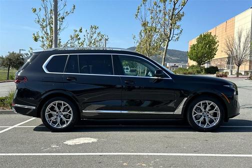 2025 BMW X7 xDrive40i