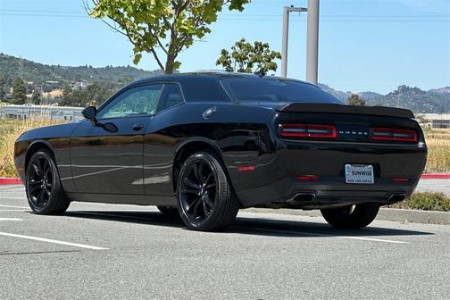 2017 Dodge Challenger SXT