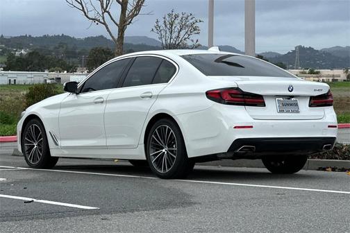2022 BMW 540 i