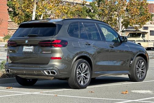 2025 BMW X5 M60i