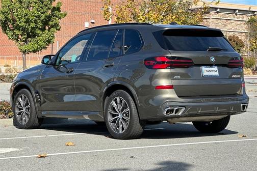 2025 BMW X5 M60i