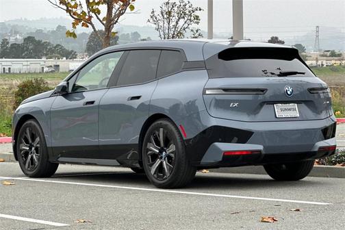 2025 BMW iX xDrive50