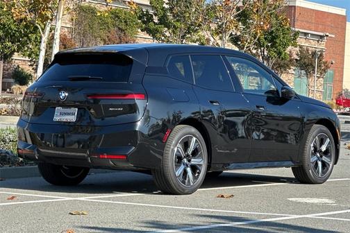 2026 BMW iX xDrive60