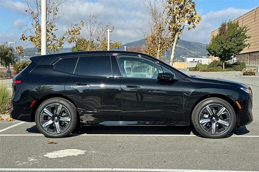 2026 BMW iX xDrive60