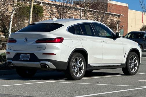 2025 BMW X4 xDrive30i