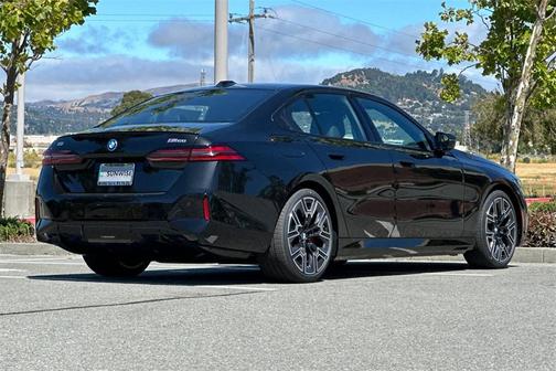 2025 BMW i5 M60