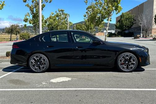 2025 BMW i5 M60