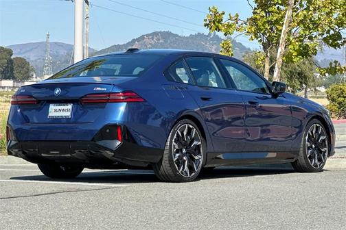 2025 BMW i5 M60