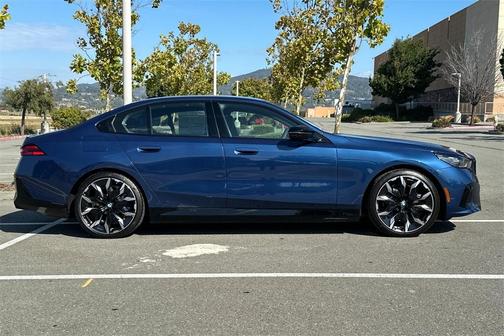 2025 BMW i5 M60