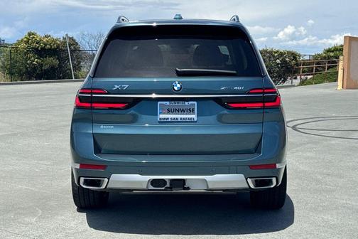 C35 2027 BMW X7 xDrive40i