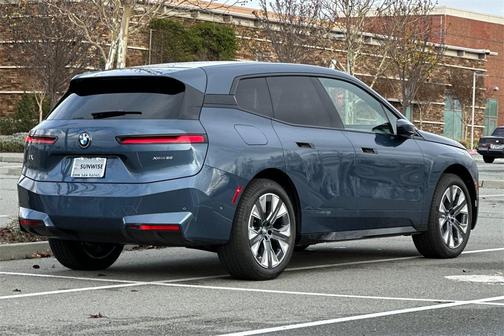 2026 BMW iX xDrive60