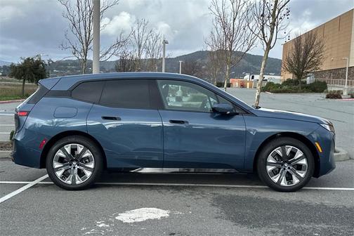 2026 BMW iX xDrive60