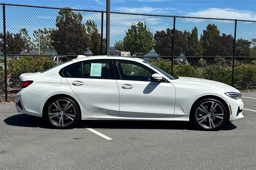2022 BMW 330 i