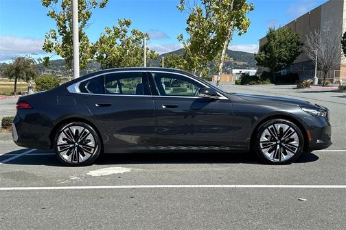 2024 BMW 530 i