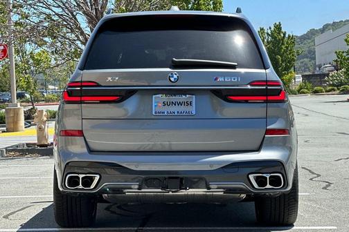 Gray Metallic 2025 BMW X7 M60i